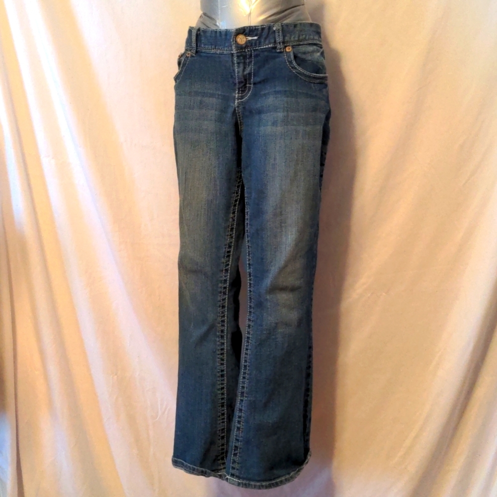 Maurices Bootcut Blue Jeans 9/10 Short